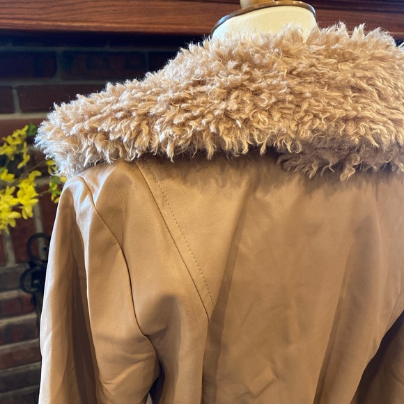 NWT Le Lis Vegan fur trimmed jacket medium - Picture 8 of 8